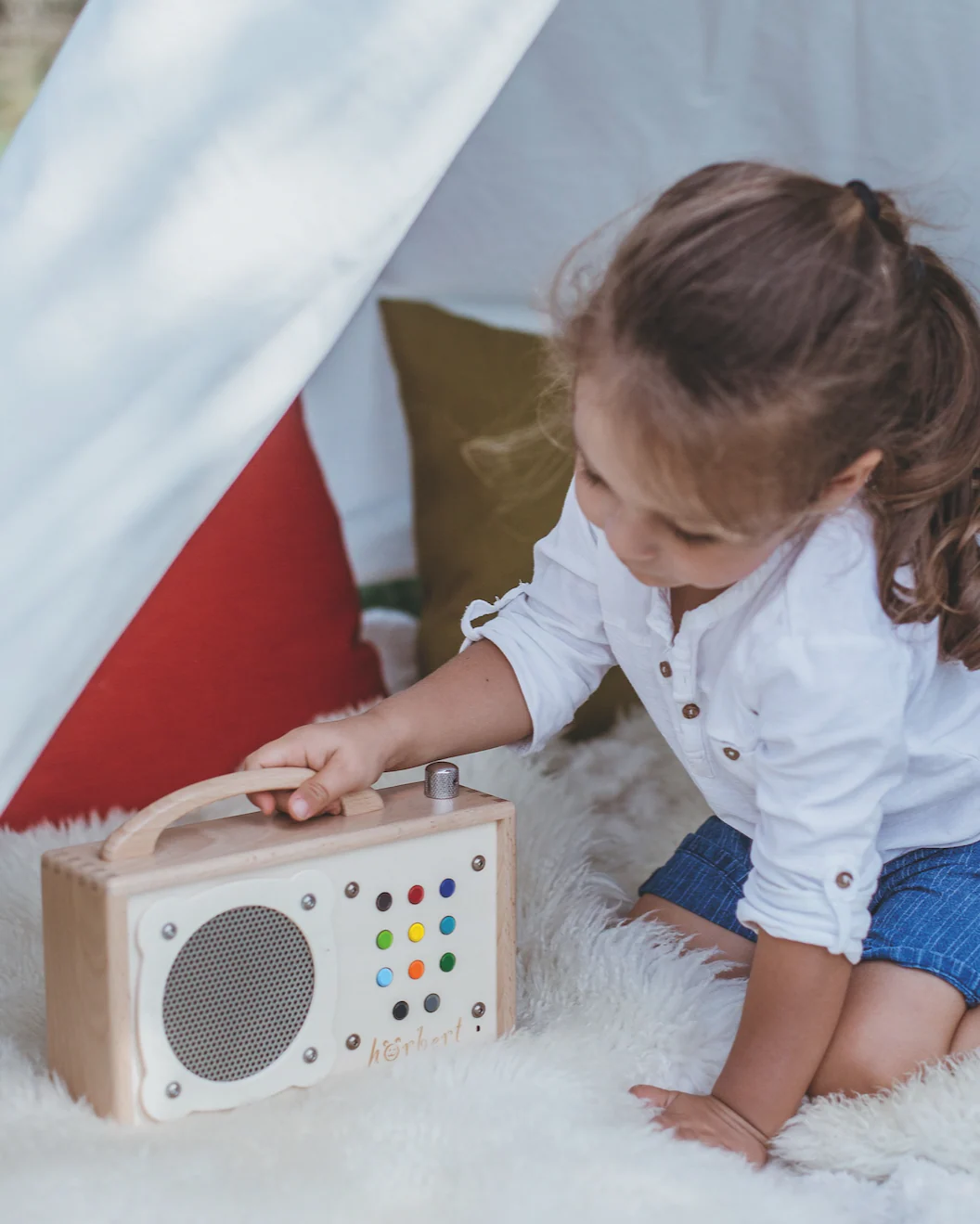 HÖRBERT Musikbox aus Holz mit Mikrofon